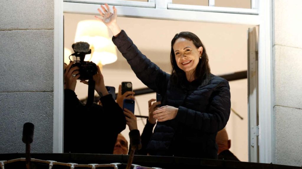 María Corina Machado llega a Oslo y saluda a sus seguidores tras meses de&nbsp;clandestinidad