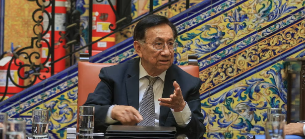 Presunto favorecimiento de exalumna del presidente Balcázar