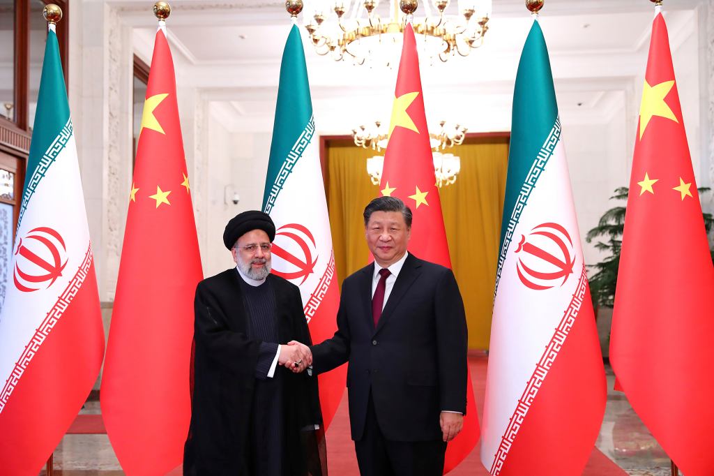 China ratifica apoyo a Irán en medio de tensión por el petróleo