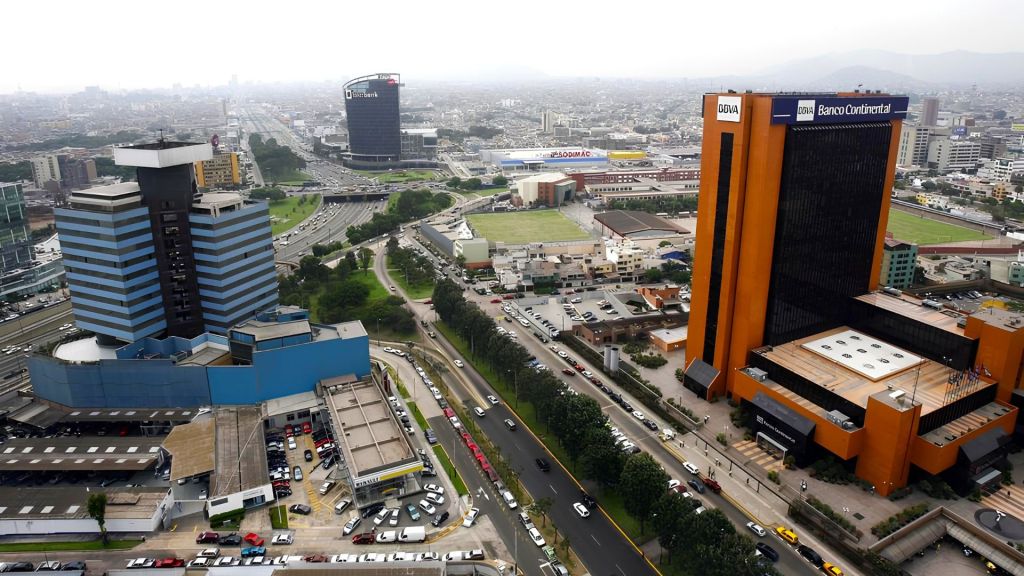 Economía crecería 2,9% este año y alcanzaría 3,1% en 2027, según proyección