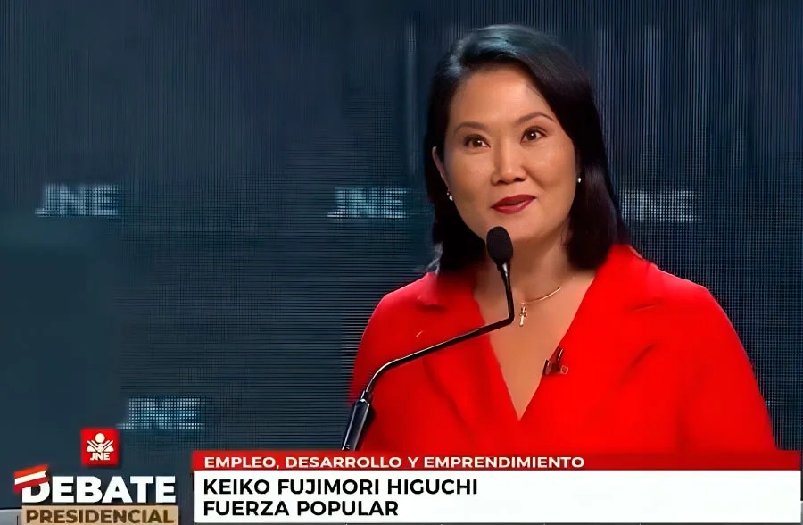 Keiko Fujimori, candidata por Fuerza Popular, apostó al rojo y dominó la imagen del&nbsp;debate