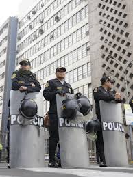 Policía de Perú respalda a agentes denunciados por presunto secuestro de fiscales